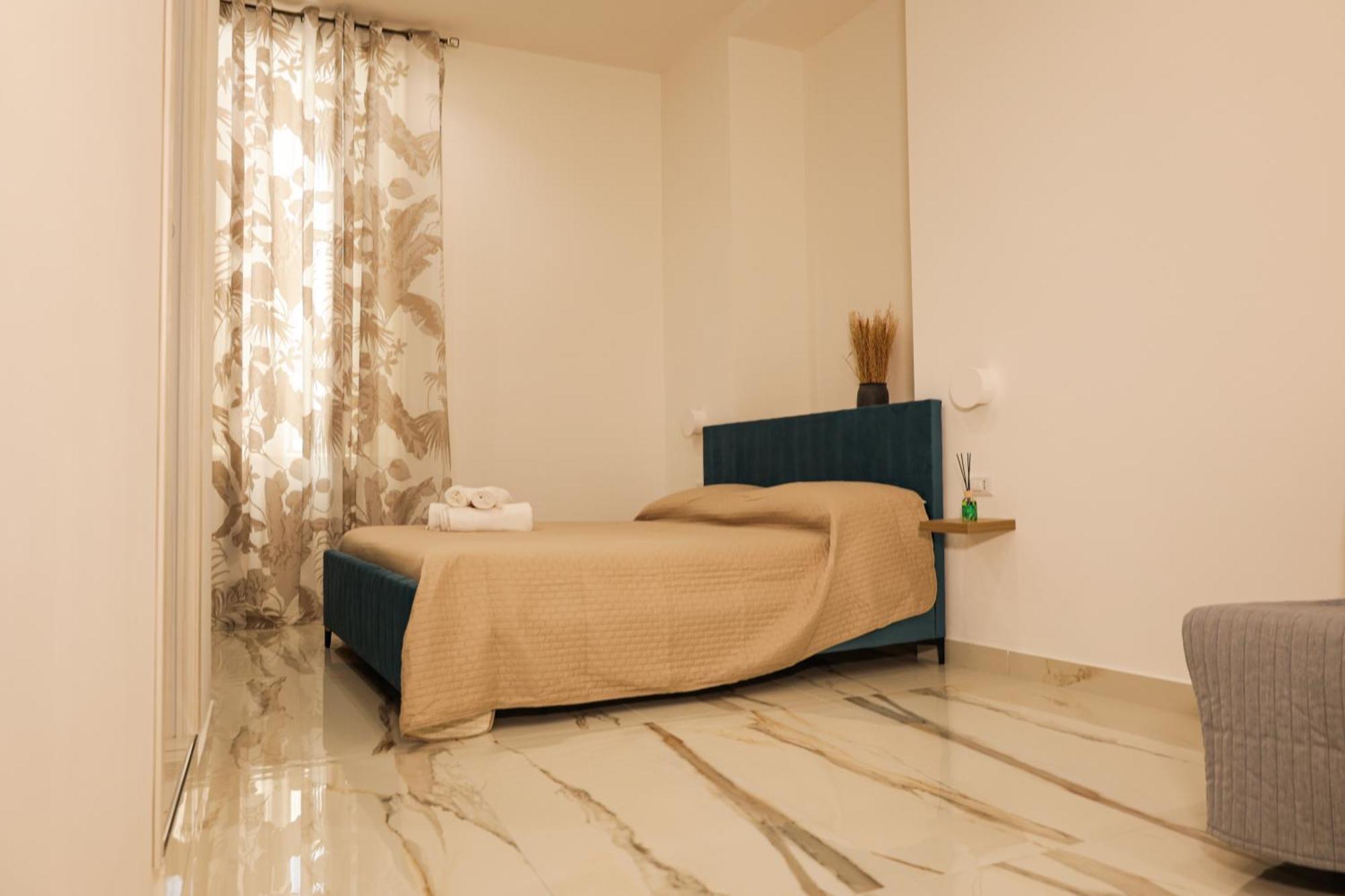 Napoli Station Rooms Exteriör bild